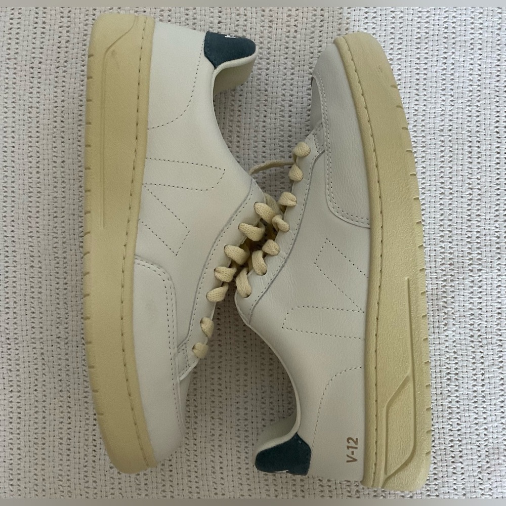 Veja White and Cream Sneakers for Casual Elegance - Picture 9 of 9